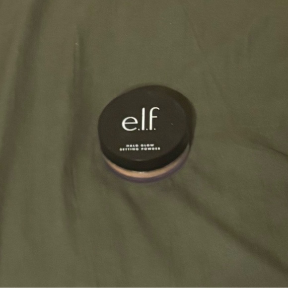 Elf Halo Glow Setting Powder in shade Medium Beige - Picture 2 of 3